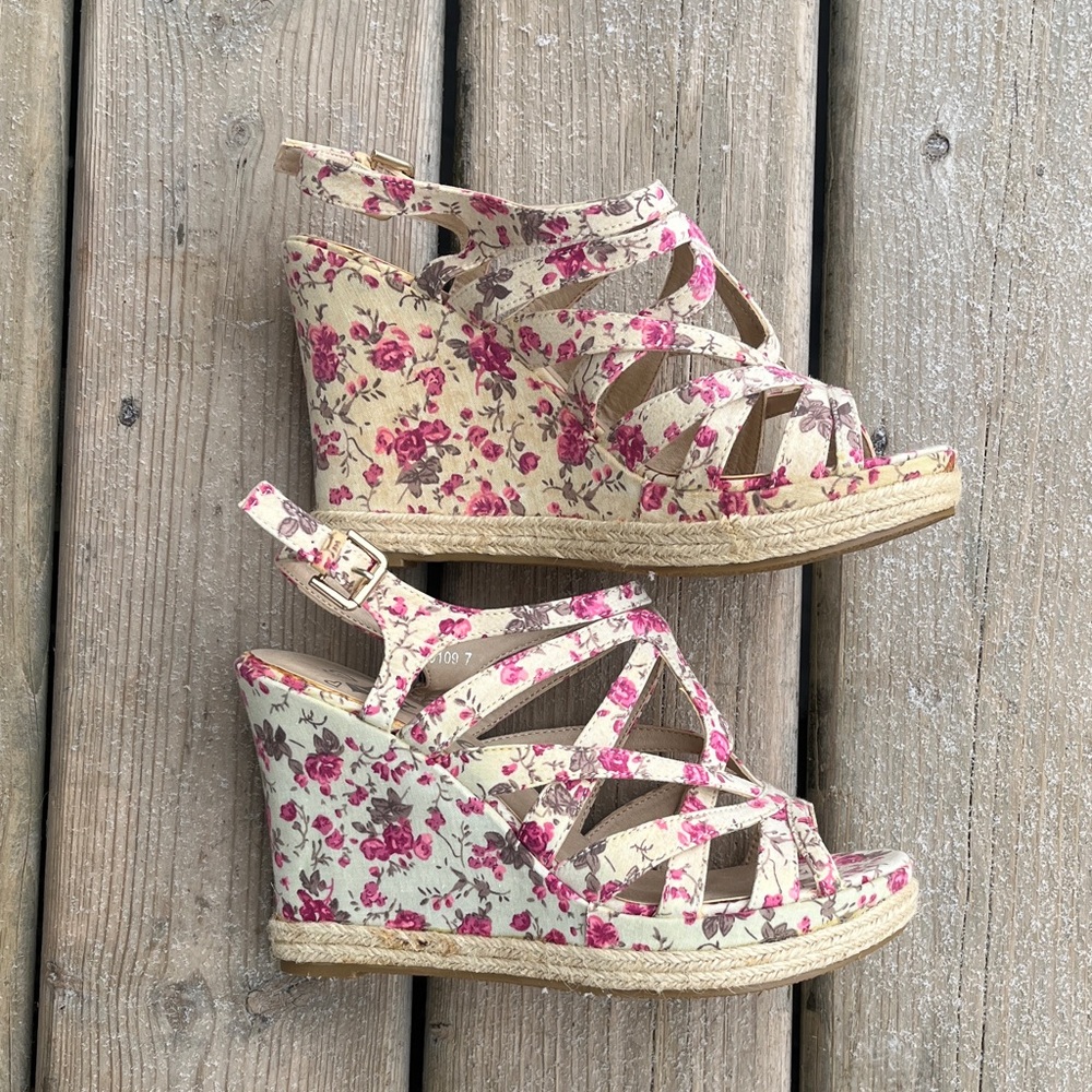 NEW Lilley Floral Wedges - Pink and Cream Size 7 - Picture 5 of 9